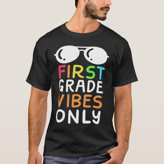 First Grade Vibes Only Funny First Grader School A T-shirt (Voorkant)
