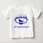 First Hanukkah Lion Menorah<br><div class="desc">Voor de eerste Chanoekaviering van je kind. Hij is uitgerust met een blauw,  leeuwengemetselde Chanukkah-menorah met alle acht kaarsen en het verbranden van de shamash. Chanoeka is het mid-winter "Festival of Lights".</div>