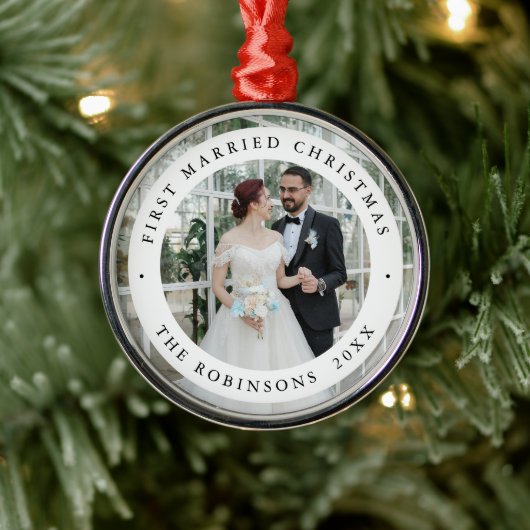 First Married Christmas Photo Modern Keepsake Metalen Ornament (Boom)