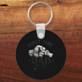 First Time Dad Est 2025 Fist Bump New Dad Father's Sleutelhanger (Voorkant)