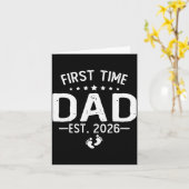 First Time Daddy New Dad Est 2026 Shirt Fathers Da Kaart (Gele Bloem)