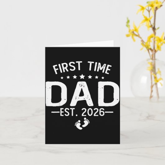 First Time Daddy New Dad Est 2026 Shirt Fathers Da Kaart (Gele Bloem)