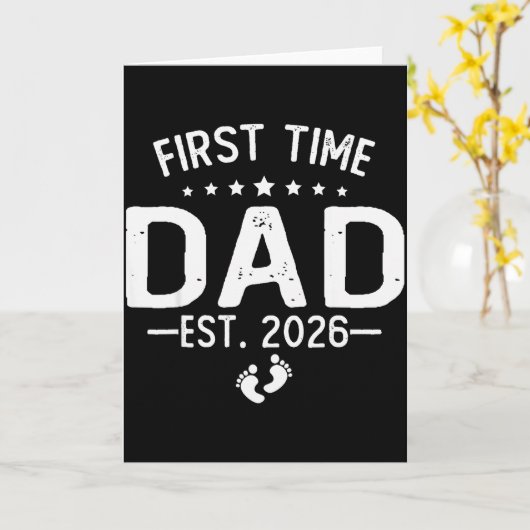 First Time Daddy New Dad Est 2026 Shirt Fathers Da Kaart (Gele Bloem)
