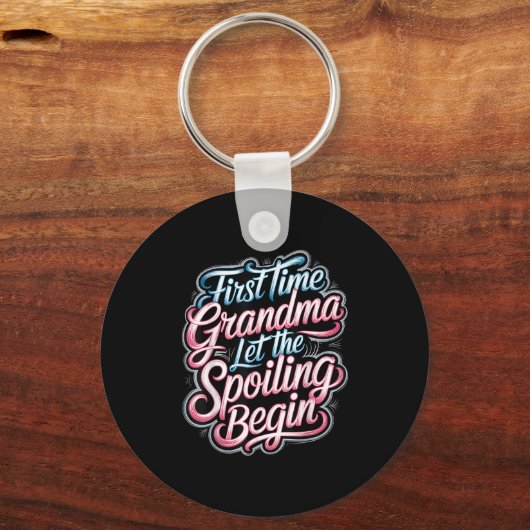 First Time Grandma Let The Siling Begin 2025 New G Sleutelhanger (Voorkant)