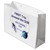 First trip around the sun planet astronaut birthda groot cadeauzakje (Achterkant Gekanteld)