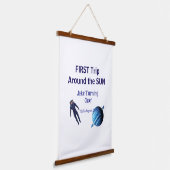 First trip around the sun planet astronaut birthda hangend wandkleed (Gebogen)
