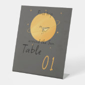First Trip Around The Sun Table Numbers Reclamebord Met Voetstuk (Voorkant)
