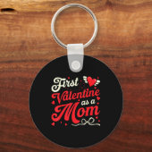First Valentine As A Mom Funny Valentine New Dad B Sleutelhanger (Voorkant)