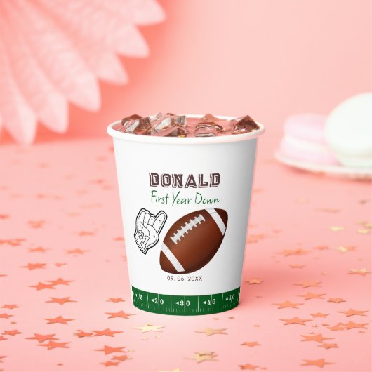 First Year Down Football Birthday Papieren Bekers (Insitu)