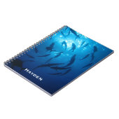 Fish Shoal en zonlicht onder het Zee gepersonalise Notitieboek (Linkerzijde)