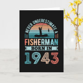 Fisherman, geboren in 1943, 80e Birthday Gift Kaart (Gele Bloem)