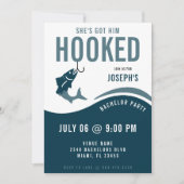 Fishing Bachelor Party Funny She's Got Him Hooked Kaart (Voorkant)