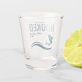 Fishing Bachelor Party Funny She's Got Him Hooked Shot Glas (Achterkant)