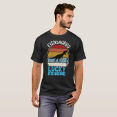 Fishsaurus Rex Dinosaur Baars Geluk Vissentoernooi T-shirt (Voorkant volledig)