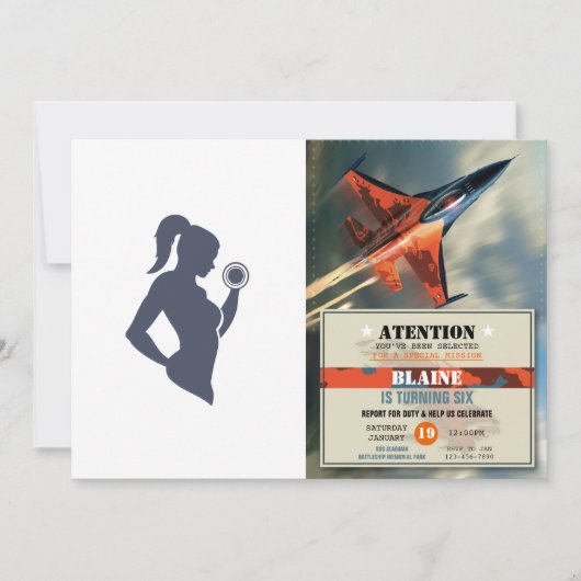 Fit meisje dat een dumbbell tilt kaart (Voorkant)