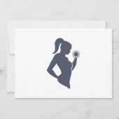 Fit meisje dat een dumbbell tilt kaart (Achterkant)