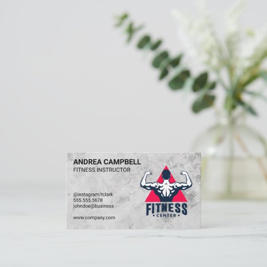 Fitnesscentrum | Man spant spieren aan Visitekaartje (Staand voorkant)