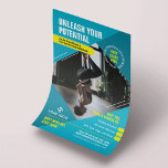 Fitnesslessen Moderne Foto Blauwe Marketing Gym Flyer<br><div class="desc">Promoot uw persoonlijke trainersservices of trainingslessen met dit moderne Trainer Flyer-ontwerp. Met een modern blauw en geel ontwerp met ruimte voor één foto, uw logo, label lijn of kop, aangepaste tekst en een promotieaanbieding. U kunt alle tekst en kleuren bewerken om aangepaste fitnessmarketingflyers te creëer voor uw yogastudio, sportevenement, sportschool,...</div>