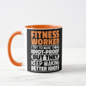 Fitnessmedewerker I Probeer Dingen Grappig Te Make Mok (Links)