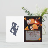 Fitnessmeisje tilt dumbbels kaart (Staand voorkant)