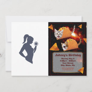 Fitnessmeisje tilt dumbbels kaart