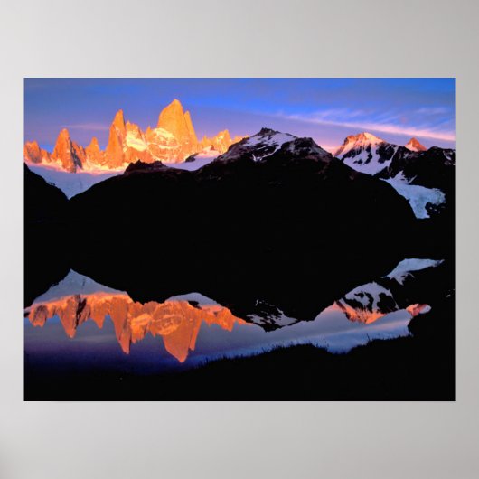 Fitz Roy-groep weerspiegeld in gletsjermeren Poster (Voorkant)