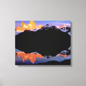 Fitz Roy Group Reflecteerde in Glacial Lakes Canvas Afdruk (Voorkant)