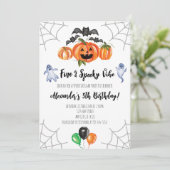 Five is a Spooky Vibe 5e verjaardagsuitnodiging Kaart (Staand voorkant)