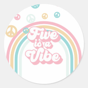 Five is a Vibe Retro Zomer Regenboog Ronde Sticker