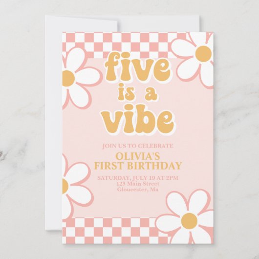 Five is een Vibe Retro Check Roze Daisy Uitnodigin Kaart (Voorkant)