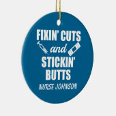 Fixin' Cuts and Stickin' Butts grappenverpleegster Keramisch Ornament (Rechts)