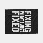 Fixing What I Just Fixed Funny Mechanic Diy Garage Fleece Deken (Voorkant (Horizontaal))