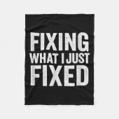 Fixing What I Just Fixed Funny Mechanic Diy Garage Fleece Deken (Voorkant)