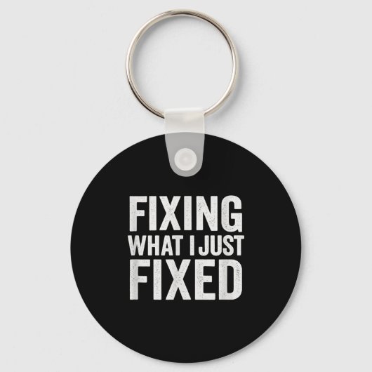 Fixing What I Just Fixed Funny Mechanic Diy Garage Sleutelhanger (Voorkant)