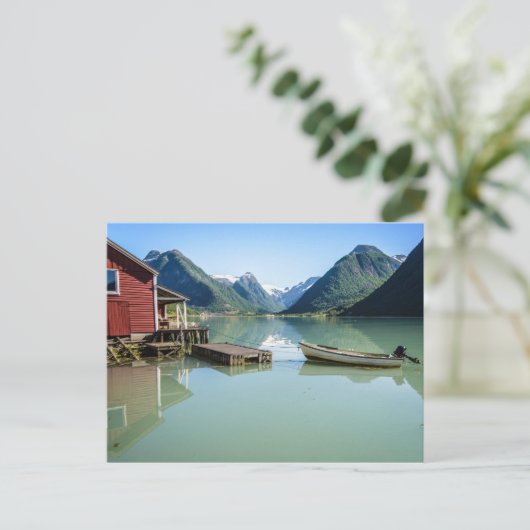 Fjord-landschap met botenhuis en bergen briefkaart (Staand voorkant)