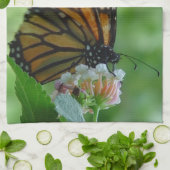 Fladderende Monarch Vlinder Roze Witte Bloem Theedoek (Gevouwen)