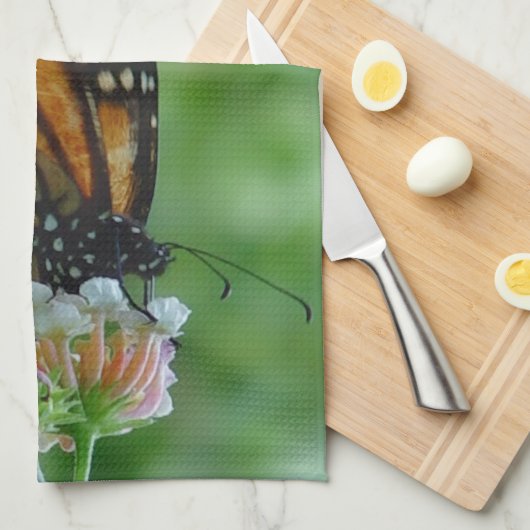 Fladderende Monarch Vlinder Roze Witte Bloem Theedoek (Quarter Fold)