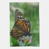Fladderende Monarch Vlinder Roze Witte Bloem Theedoek (Verticaal)