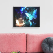 Fladderende Nachtvlinder Canvas Afdruk (Insitu (Woonkamer))