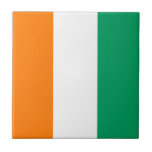Flag-keramische Tegel uit Ivoorkust Tegeltje<br><div class="desc">Dit ontwerp bestaat uit de Ivoriaanse vlag die grondig is aangepast aan het oppervlak van de vierkante tegel. Een decoratief en nuttig artikel dat een perfect cadeau zou zijn voor degenen die zich Ivoorkust willen herinneren.</div>