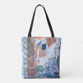 Flags 5e avenue van Childe Hassam,  Kunst Tote Bag (Achterkant)
