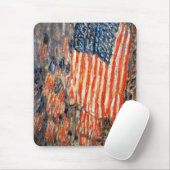 Flags op het Waldorf door Childe Hassam. Fine Art Muismat (Met muis)