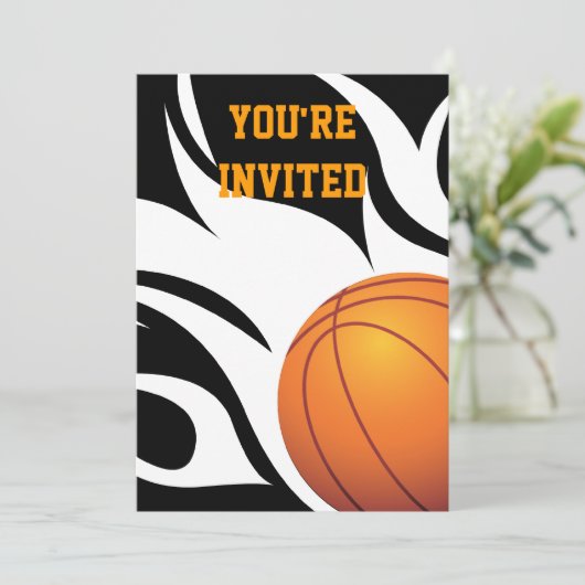 Flaming Basketball Birthday B/W Partij Kaart (Staand voorkant)