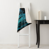 Flaming Buddha in Blauwgroen en blauw Sherpa Deken (In situ)