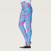 Flaming Pink Leggings met lichtblauwe achtergrond (Links)