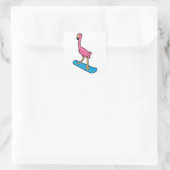Flamingo als Snowboarder met Snowbaord Vierkante Sticker (Tas)