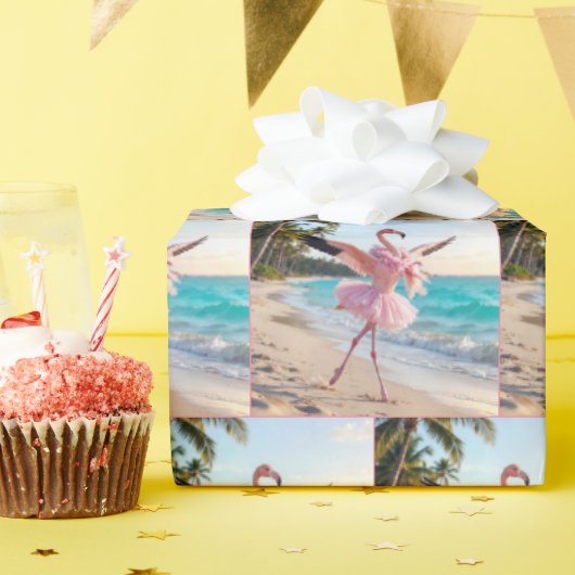 Flamingo Ballerina In a Pink Tutu On the Beach Cadeaupapier (Verjaardagsfeest)