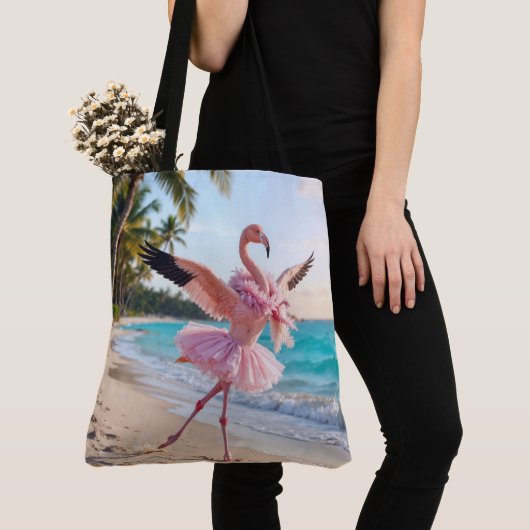 Flamingo Ballerina In a Pink Tutu On the Beach Tote Bag (Dichtbij)