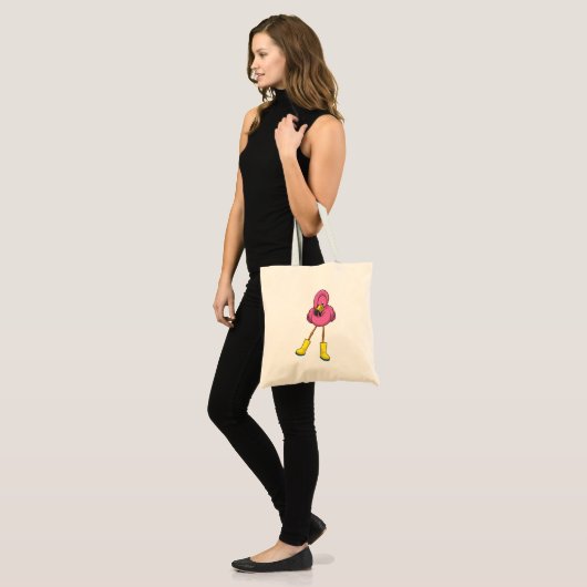 Flamingo bij regenen met rubberlaarzen tote bag (Voorkant (model))