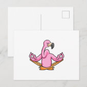 Flamingo bij yoga in kleermakerszit briefkaart (Voorkant / Achterkant)